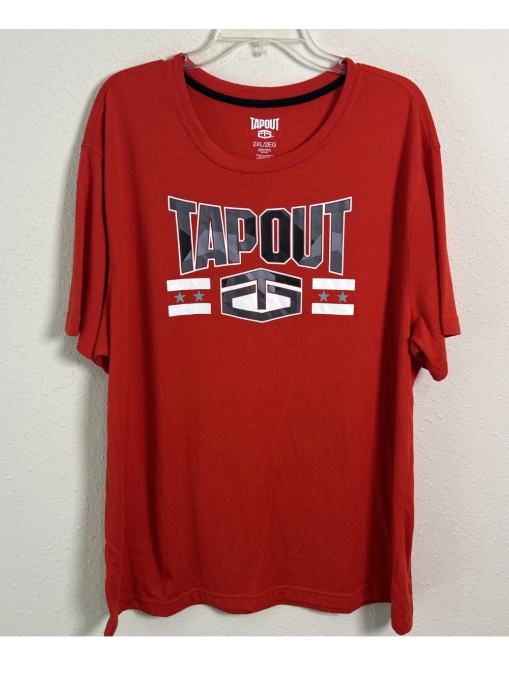 TapOut Red Graphic Short Sleeve T-Shirt Men’s 2XL Activewear Performance Wear